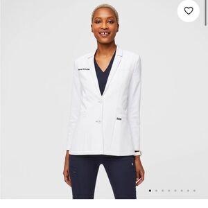 Womens Figs Bellevue Classic Short Lab Coat white size M